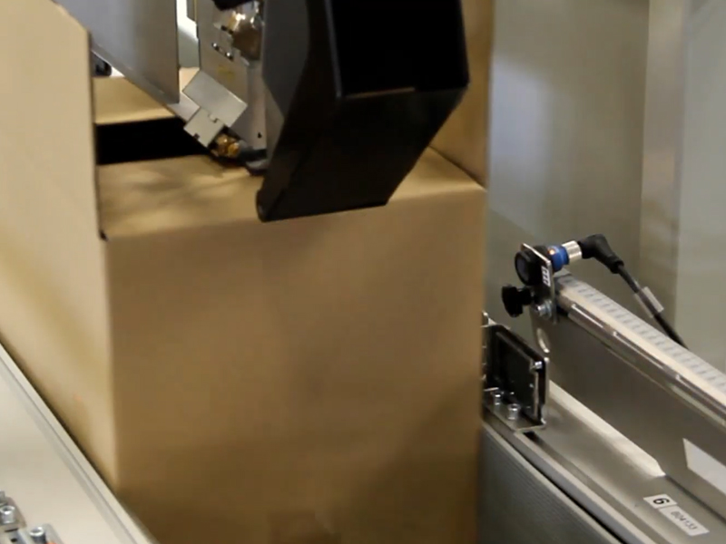 bifa必发集团分享自动封箱机的利用特点是什么