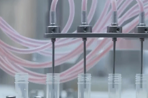 全自动灌装机出产线价值影响成分及选购指南