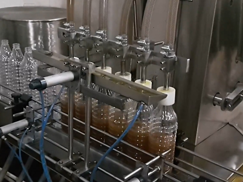 全自动液体灌装出产线推动企业实现高效智能化出产